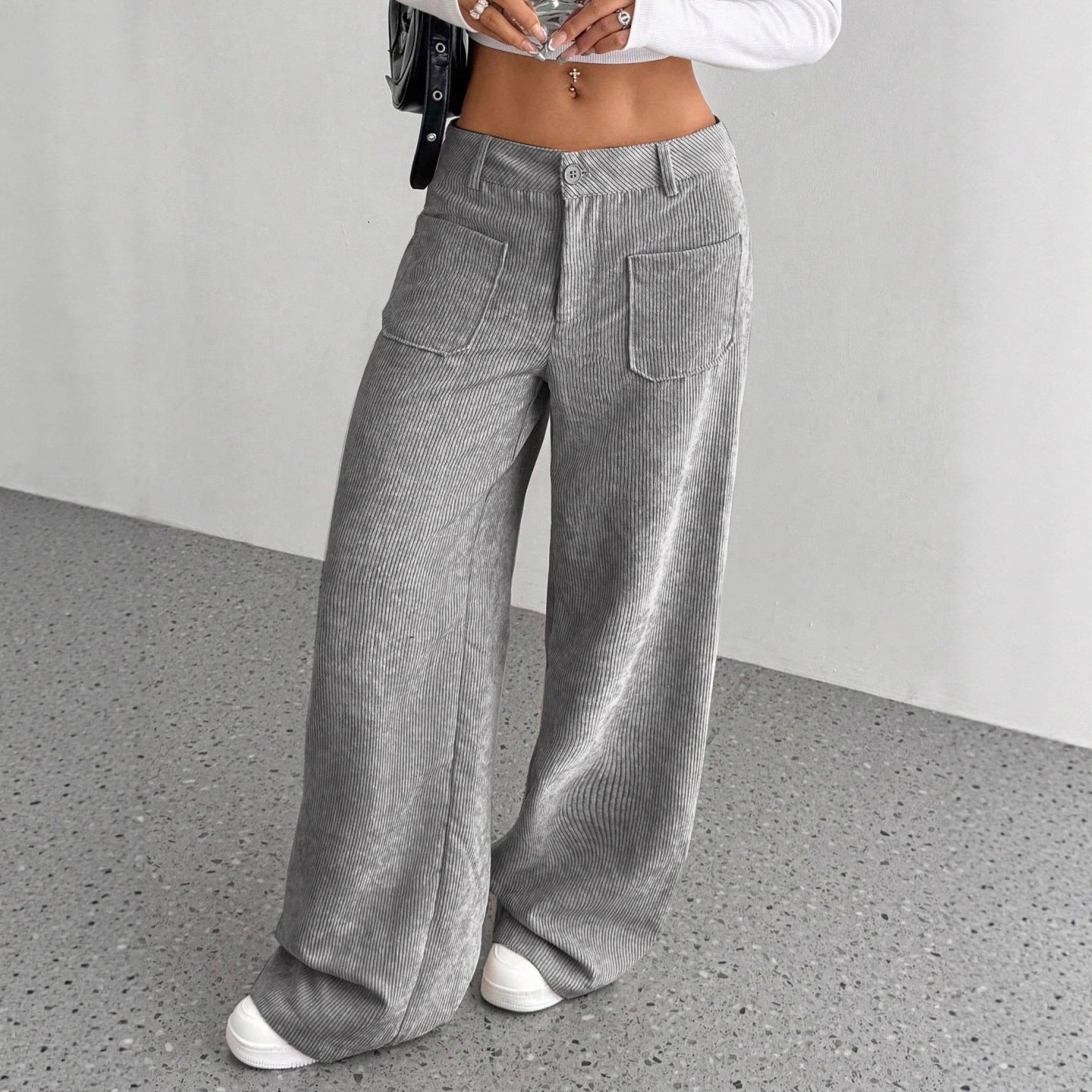 Women's wide-cut corduroy trousers with practical pockets WW