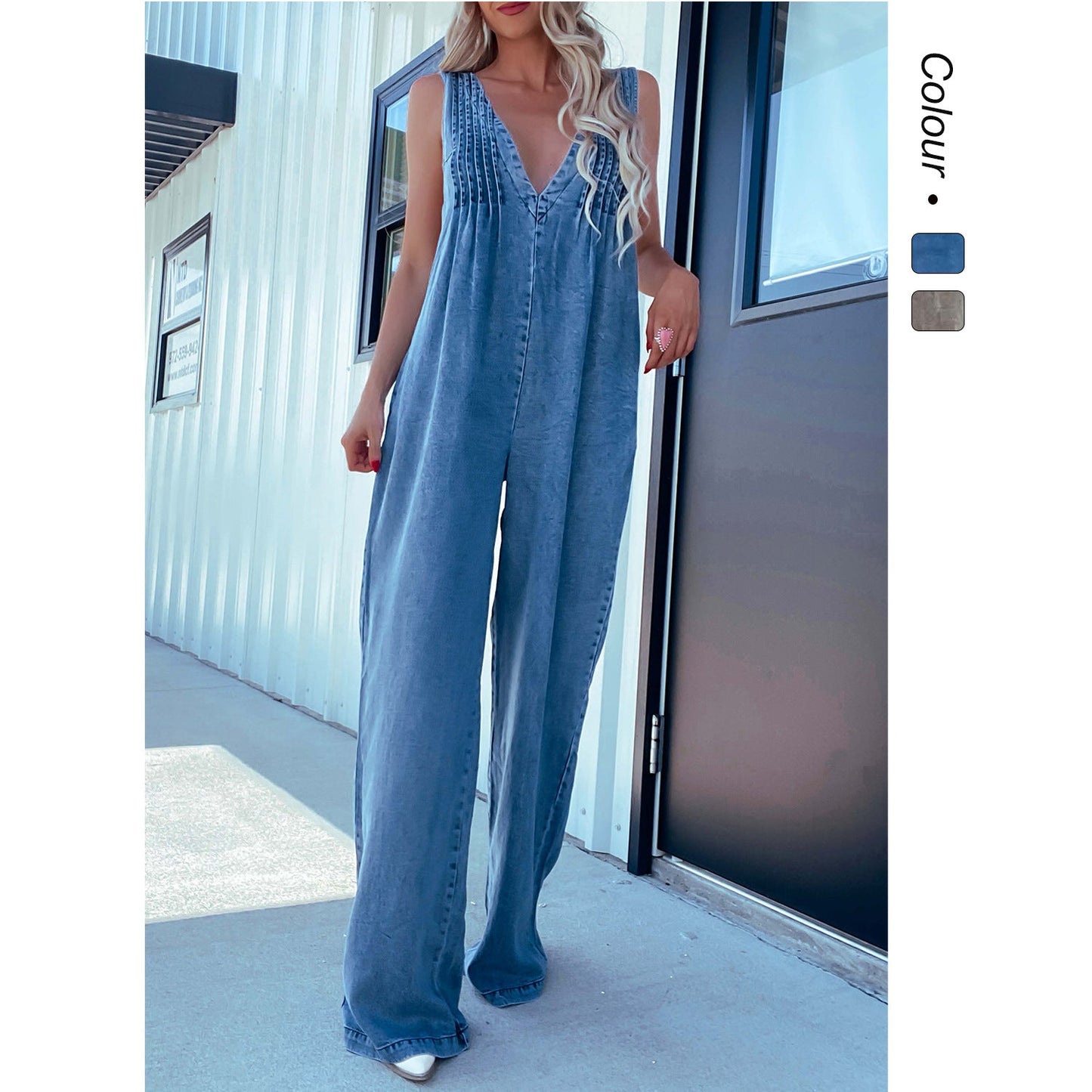 Women's jumpsuit with deep V-neck and practical pockets WW