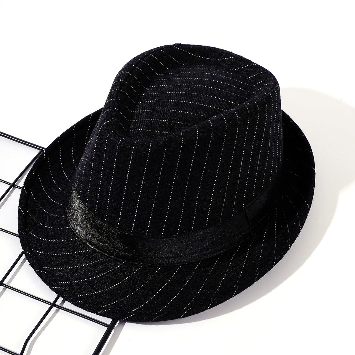 Damen eleganter Fedora-Hut mit gestreiftem Design und modischem Samtband WW