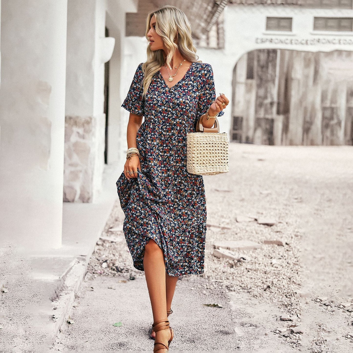 Damen Midi-Kleid mit floralem Muster und verspieltem V-Ausschnitt WW