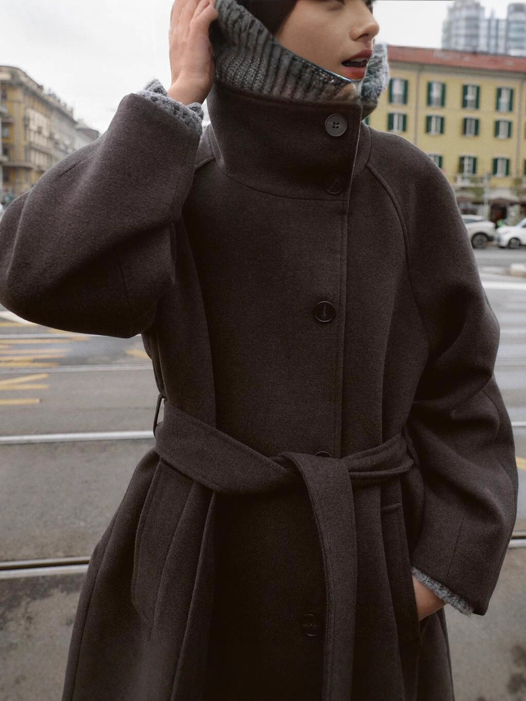 WW | Elegant Women's Coat with Belt and Button Closure