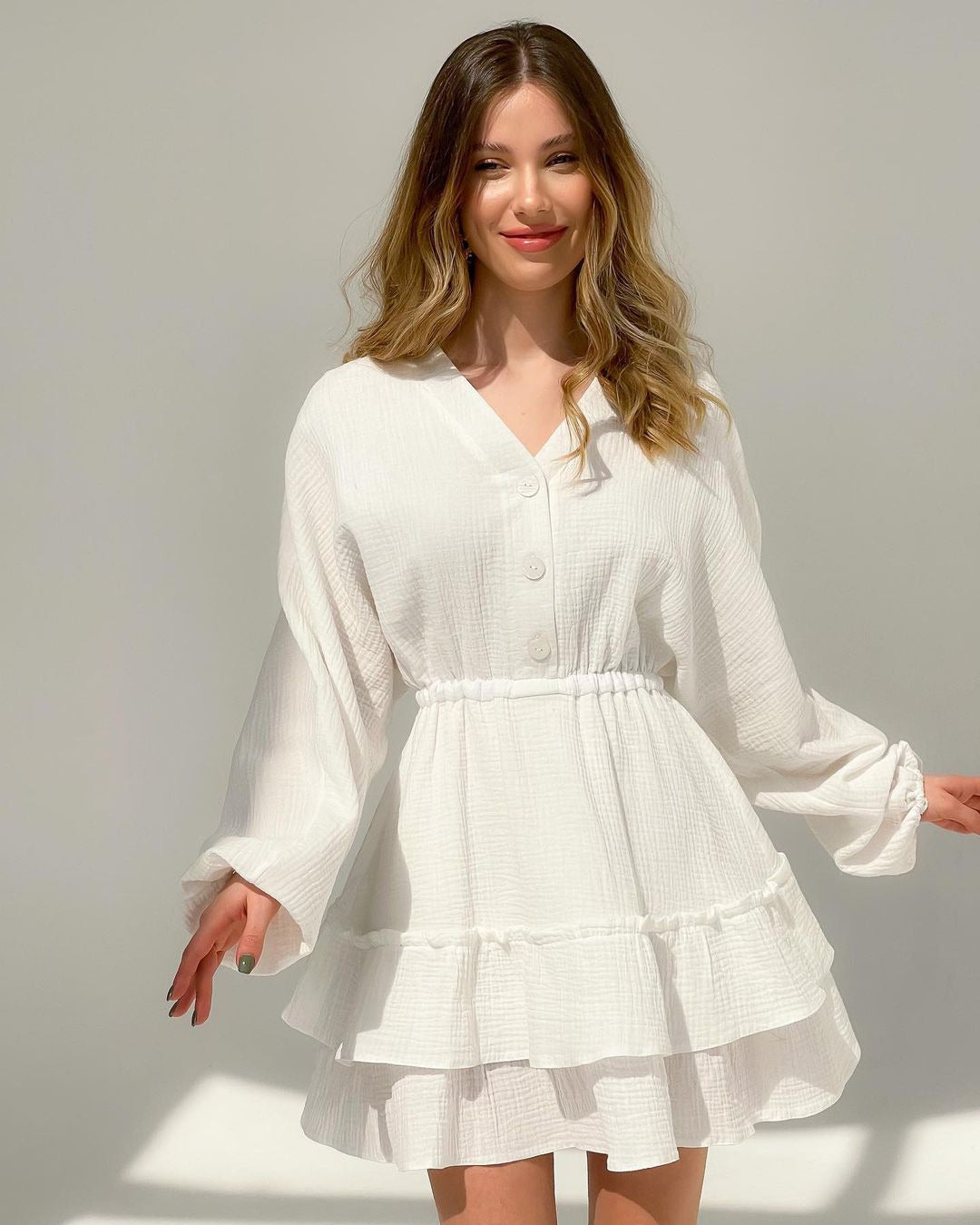 Damen lässiges Babydoll Kleid mit Knopfdetails und voluminösen Ärmeln WW