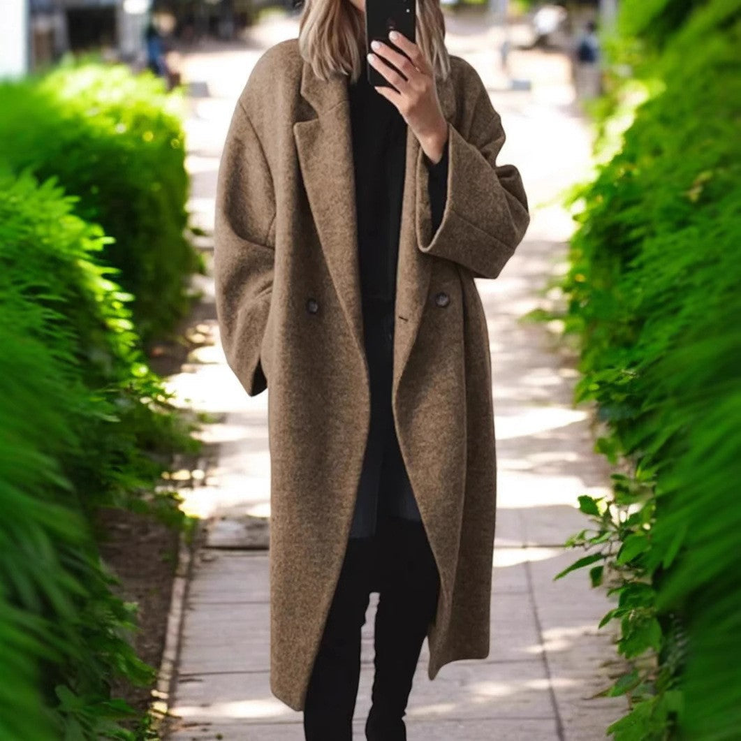 Women's Oversized Wool Coat with Elegant Cut and Practical Pockets
