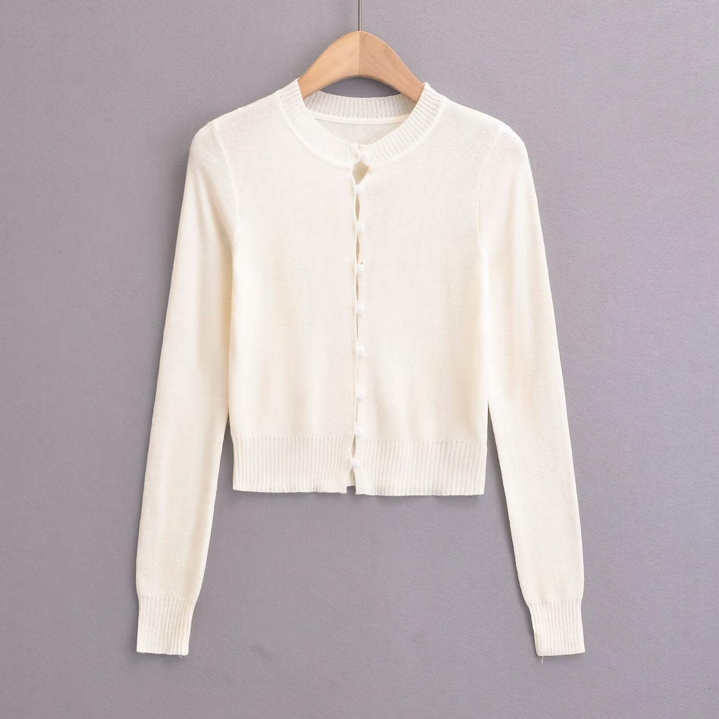 Damen Strickjacke mit modischem Rundhalsausschnitt und eleganter Knopfleiste WW