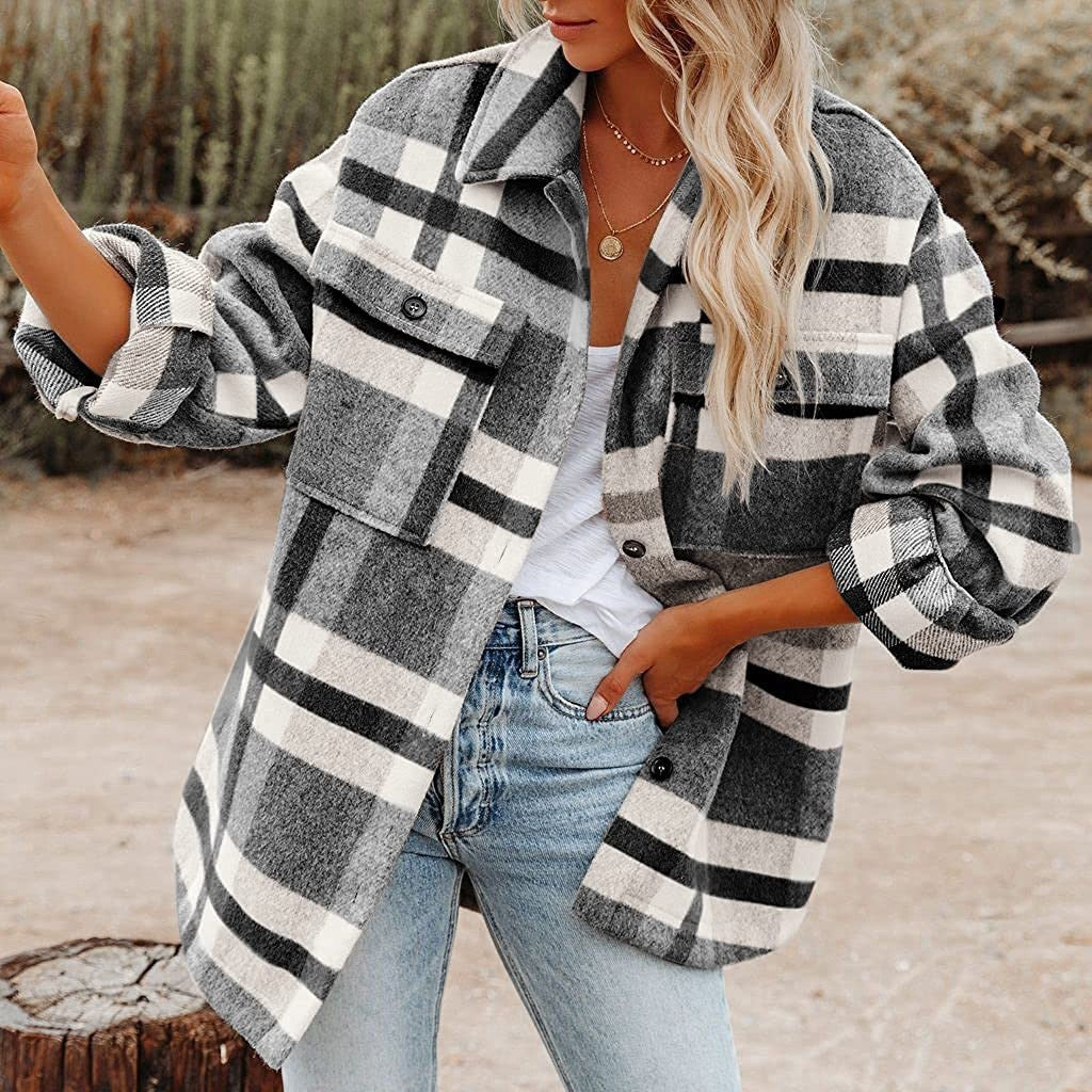 Women's checked flannel jacket with a casual cut and patch pockets WW