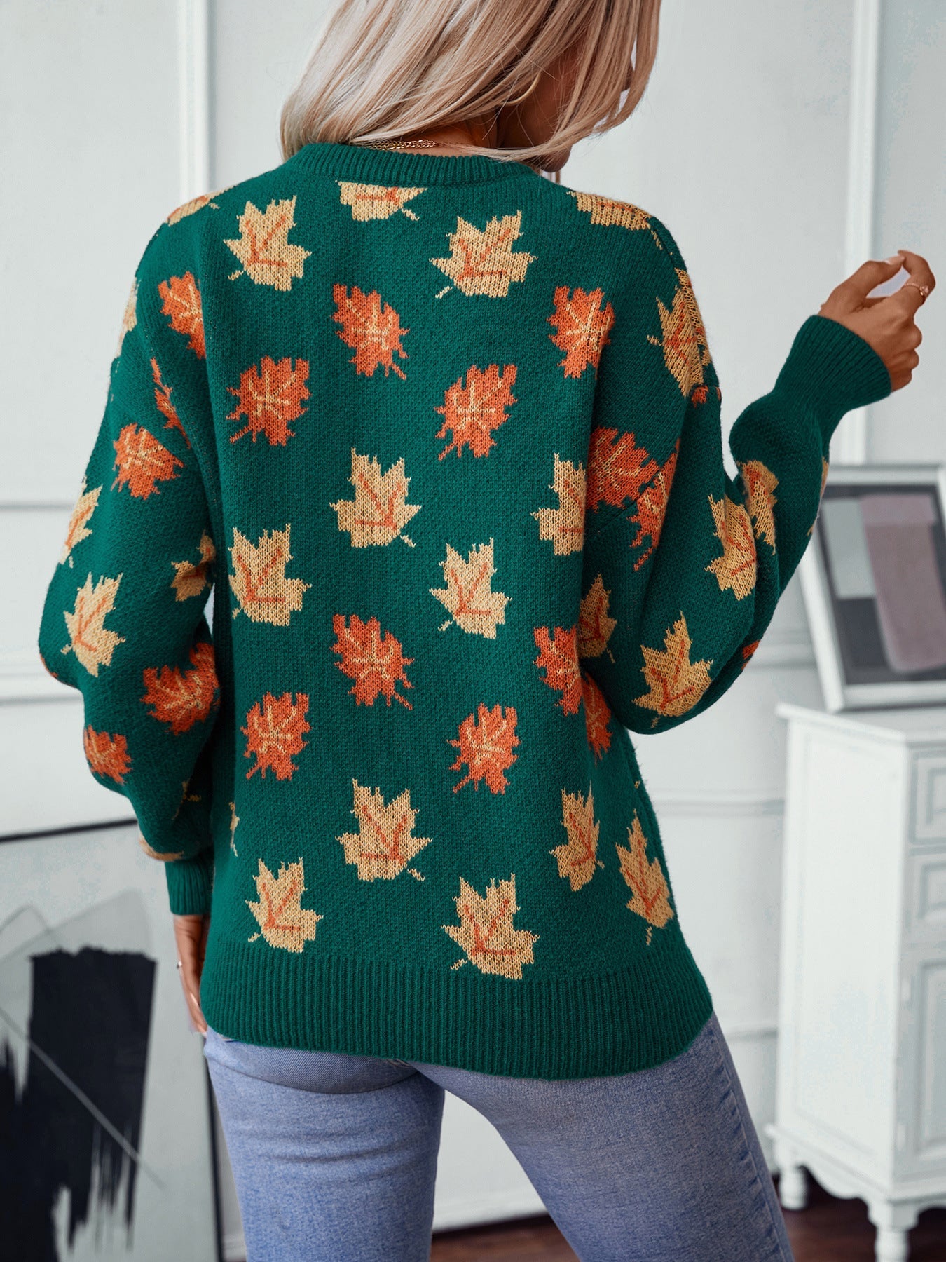 WW Maple Leaf Jacquard Casual Pullover Sweater