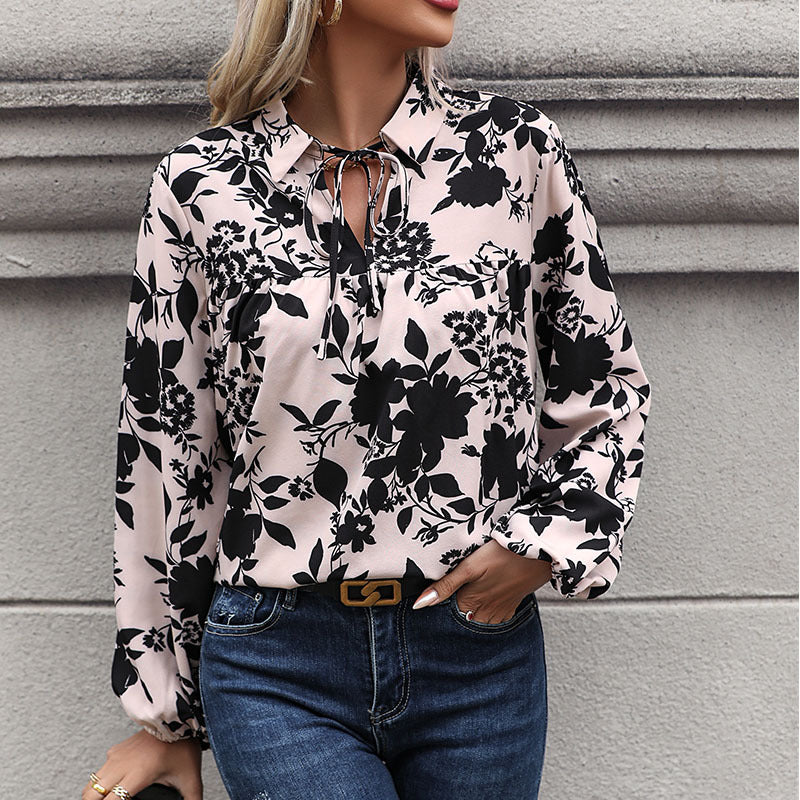 Damen Bluse mit eleganten Rüschendetails und verspieltem Blumenmuster WW