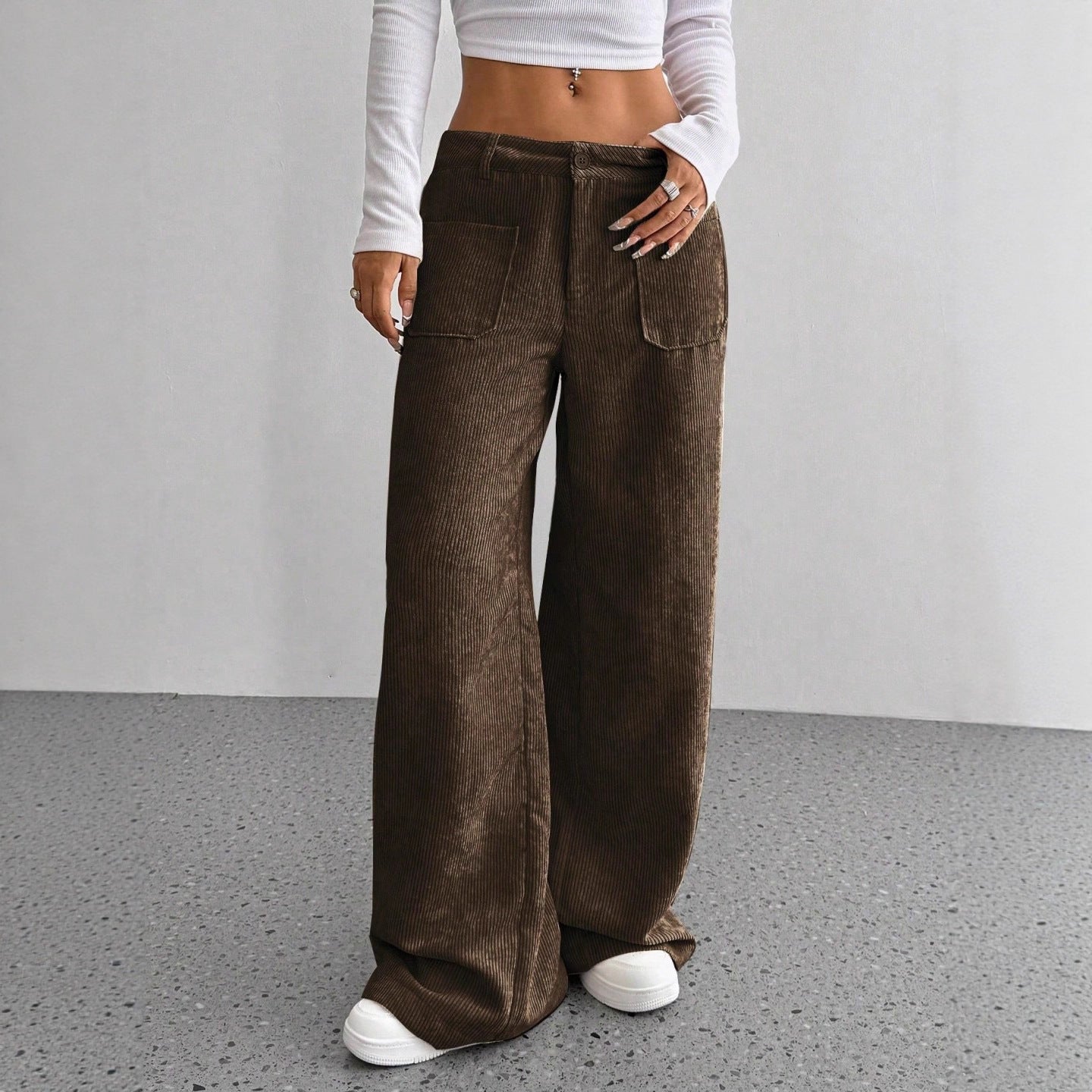 Women's wide-cut corduroy trousers with practical pockets WW