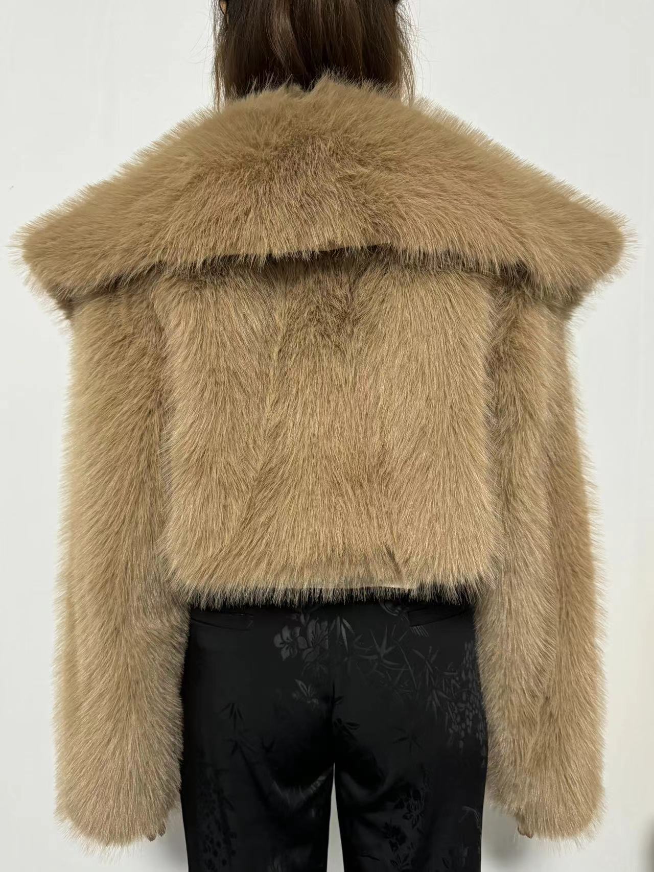 WW | Kunstpelzjacke - Glamouröse Abendoberbekleidung - Polyester-Mischung - Schicke Winterbekleidung
