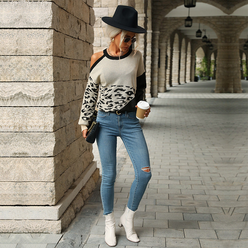 Women's knitted jumper with a playful leopard print and a relaxed fit WW