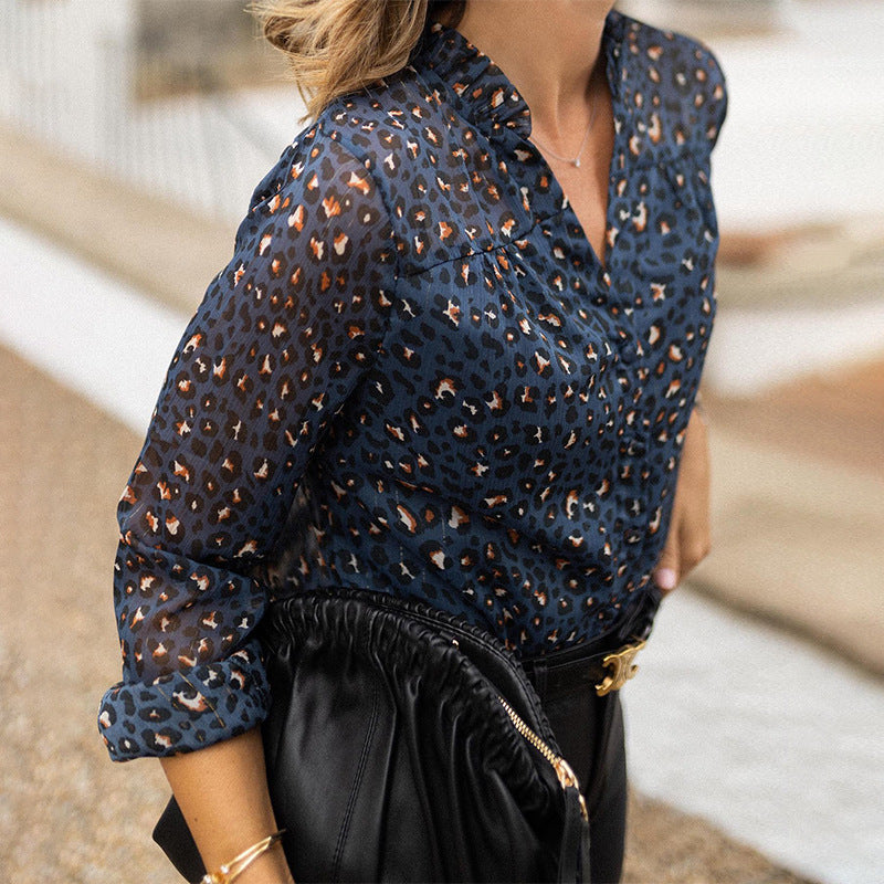 Ladies' blouse with a fashionable leopard print and exclusive ruffled collar WW