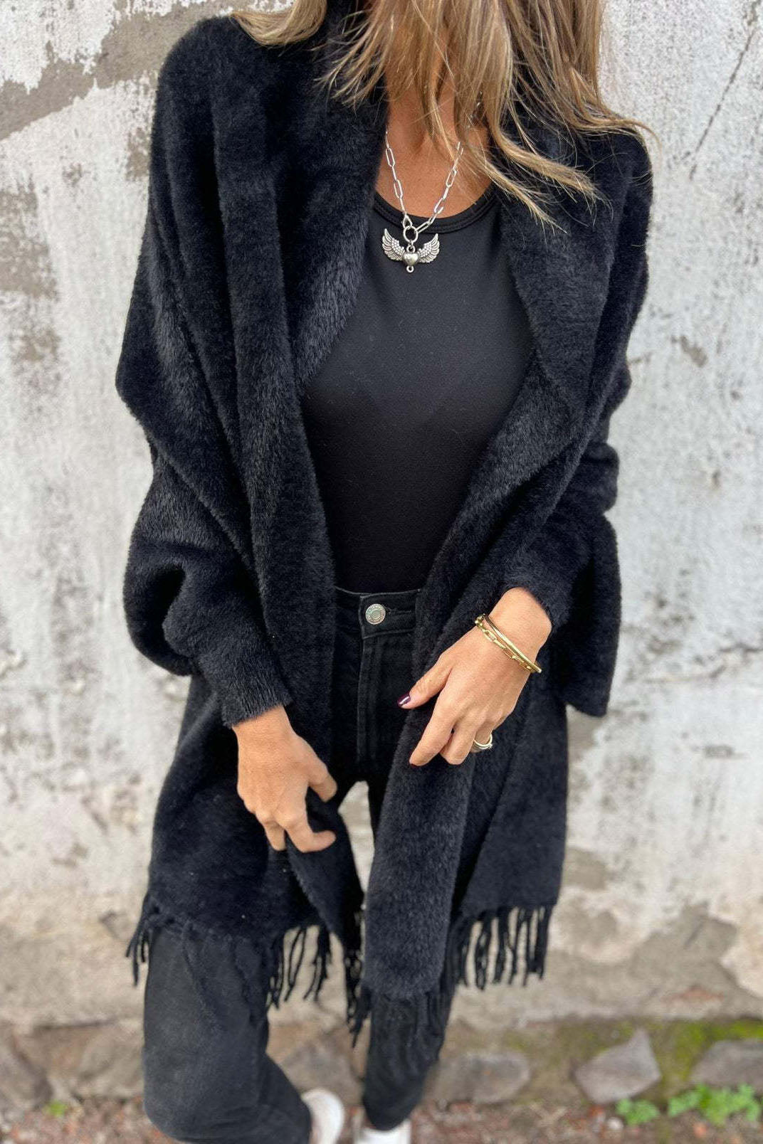 WW Knitted Plush Tassel Scarf