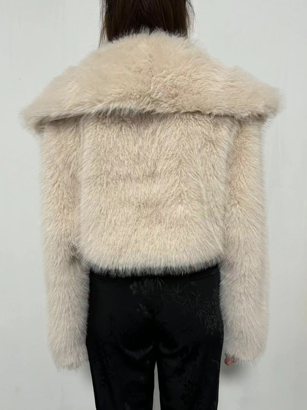 WW | Kunstpelzjacke - Glamouröse Abendoberbekleidung - Polyester-Mischung - Schicke Winterbekleidung