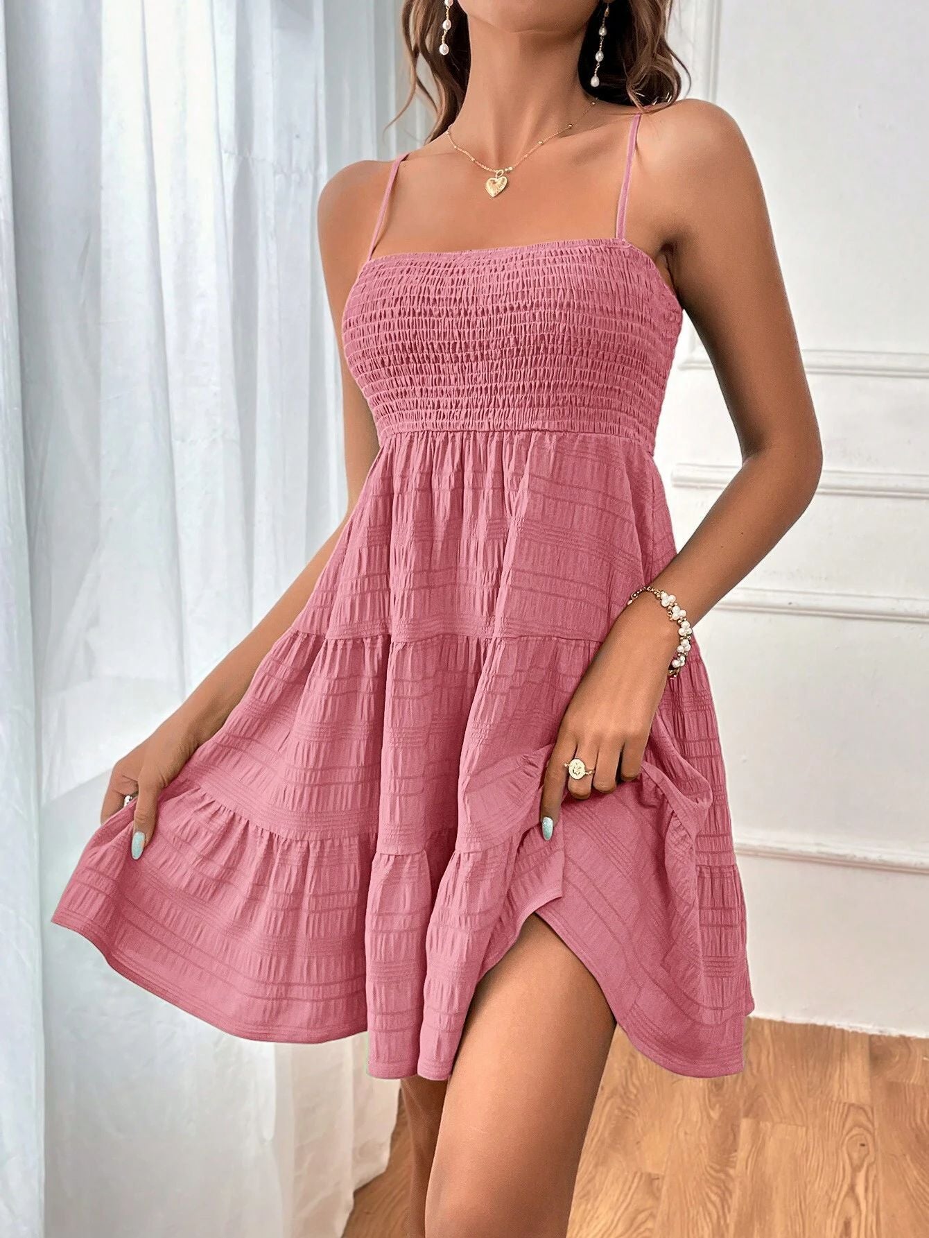 Damen Freizeitkleid mit schmalen Trägern und Rüschendetails WW