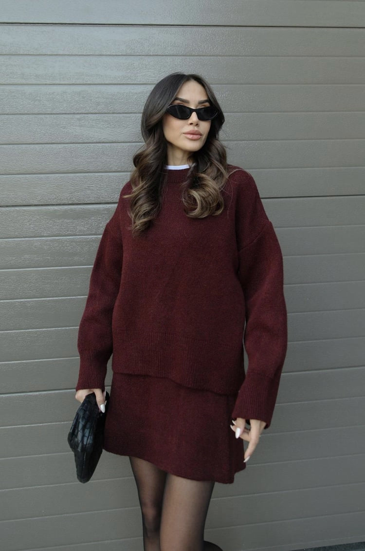 WW | Elegant Sweater and Skirt Set