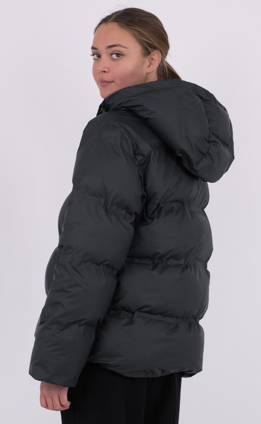 WW | Warme Schwarze Winterjacke mit Kapuze für Damen