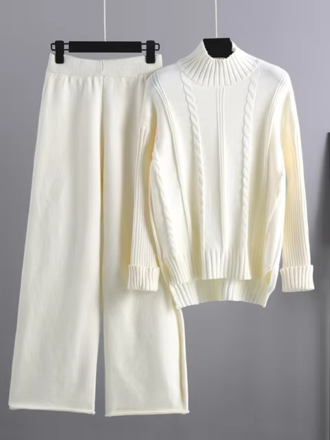 WW | Modern, Elegant Knitted Two-Piece Set