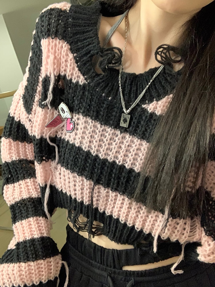 WW | She Lies Pullover