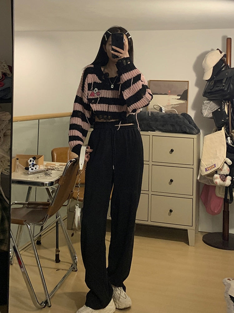 WW | She Lies Pullover
