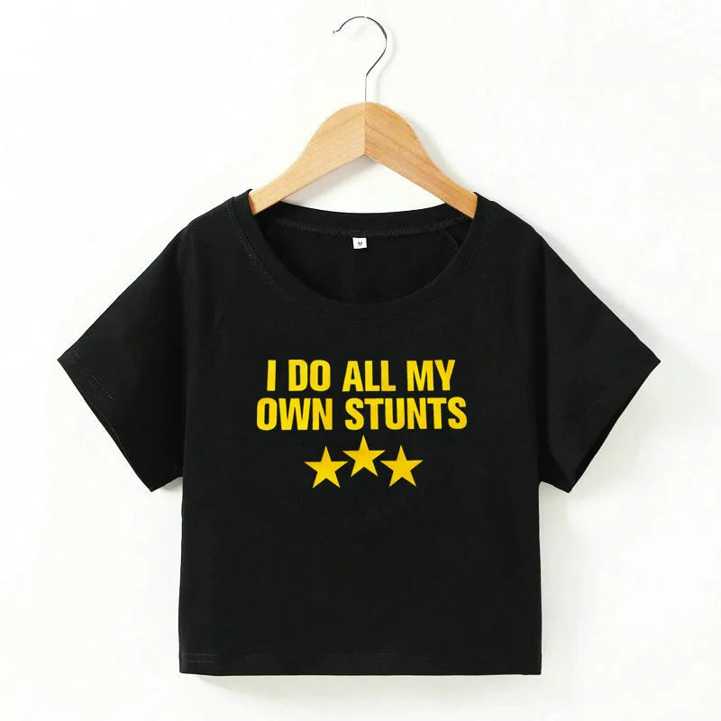 WW | Cropped T-Shirt mit "I do all my own stunts" Druck für Frauen