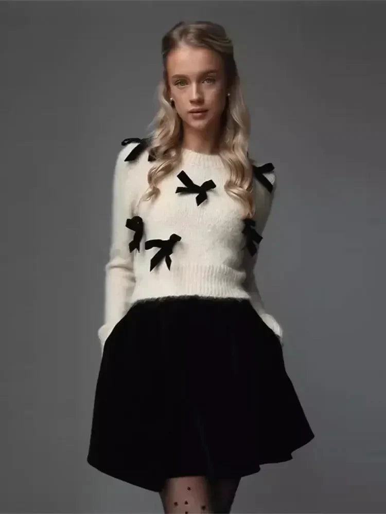 WW | Crewneck Pullover with Bow Knot