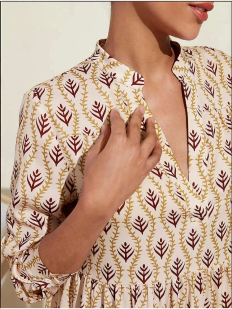 Evelina | V-Neck Printed Holiday Dress