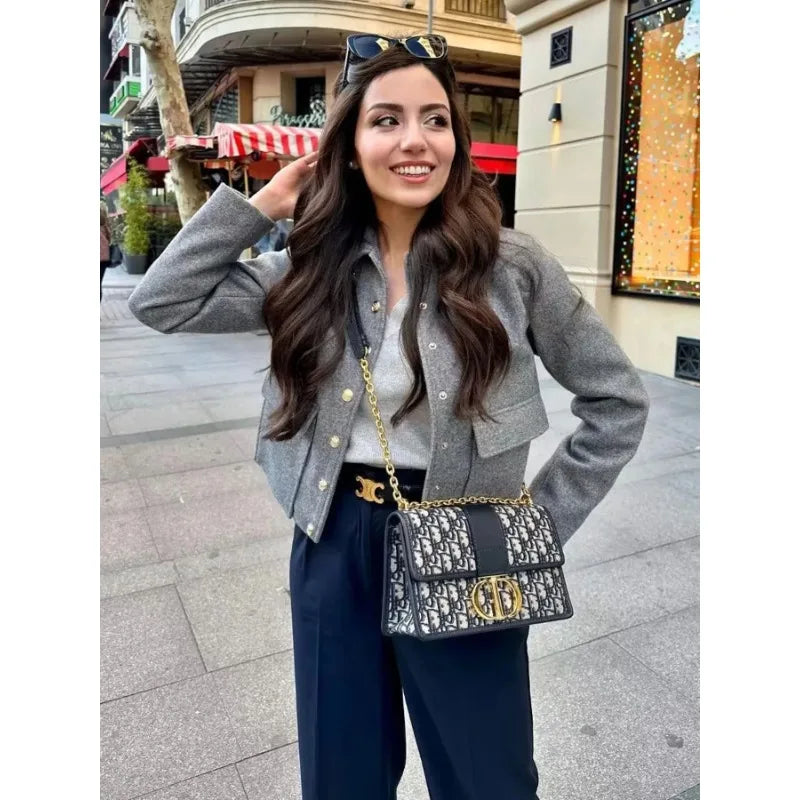 WW | Cropped Aviator Bomberjacke mit Knopfleiste und Taschen