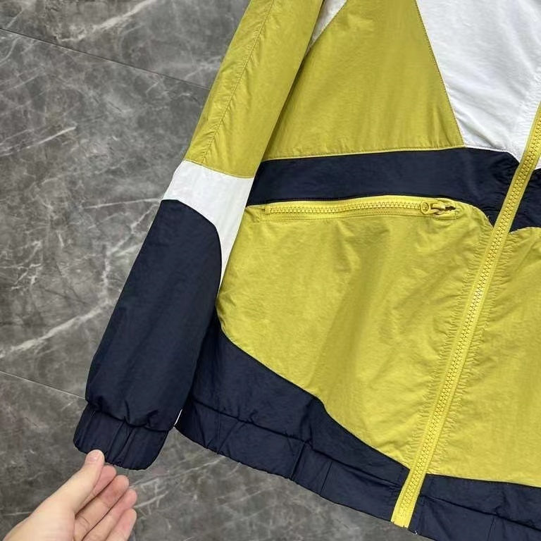 WW | Windbreaker