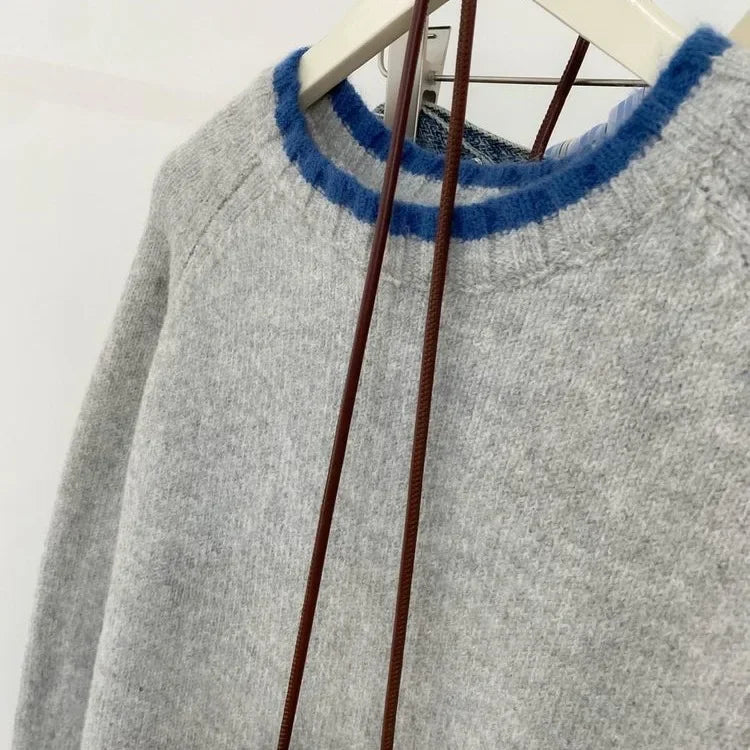 WW | Knitted sweater in a casual autumn style - Comfortable casual sweater with a round neck