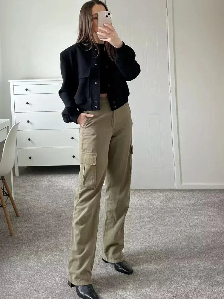 WW | Cropped Bomberjacke mit Druckknöpfen und Utility Taschen