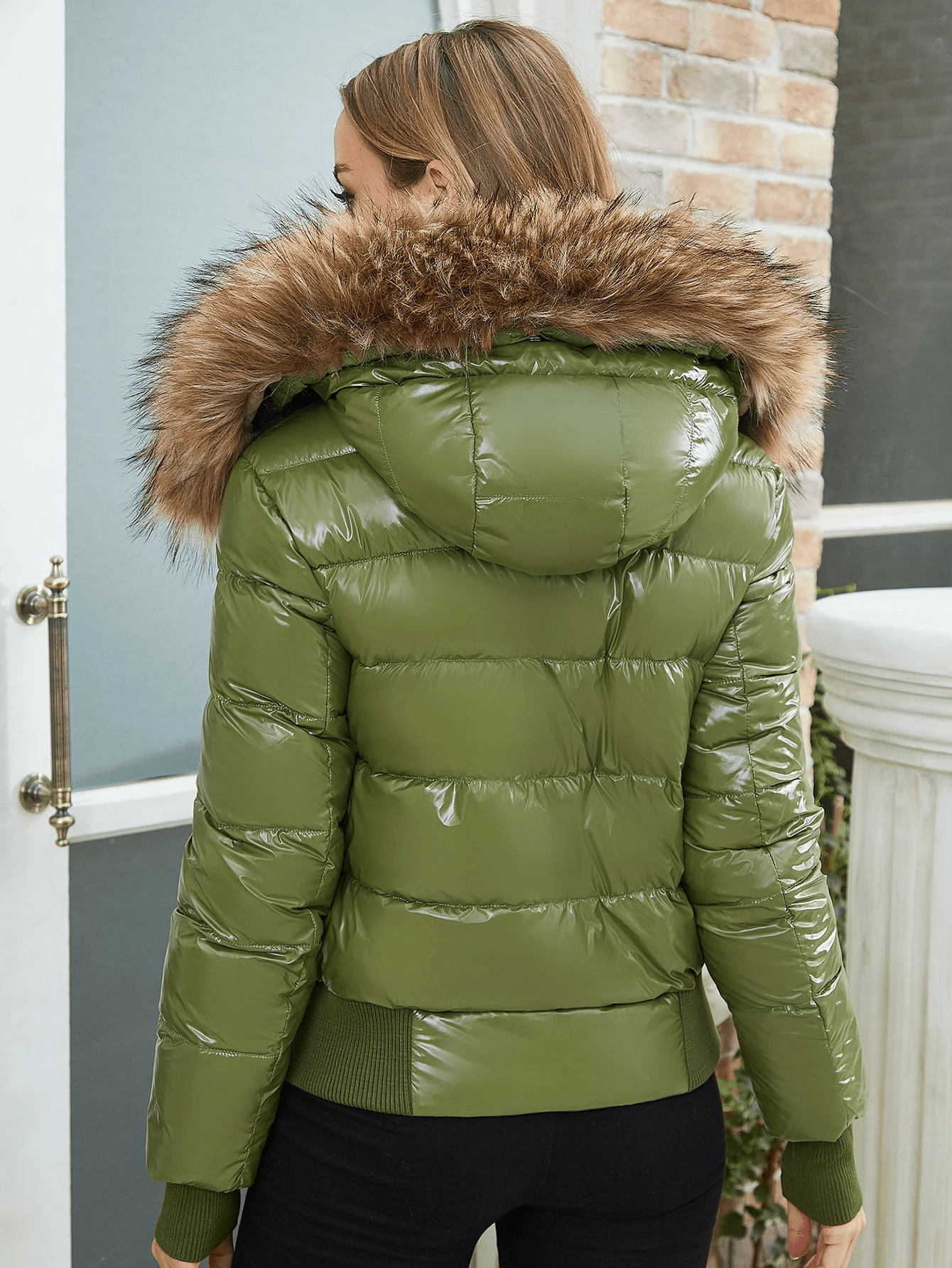WW | Pufferjacke mit metallisch imitiertem Pelzbesatz für Frauen
