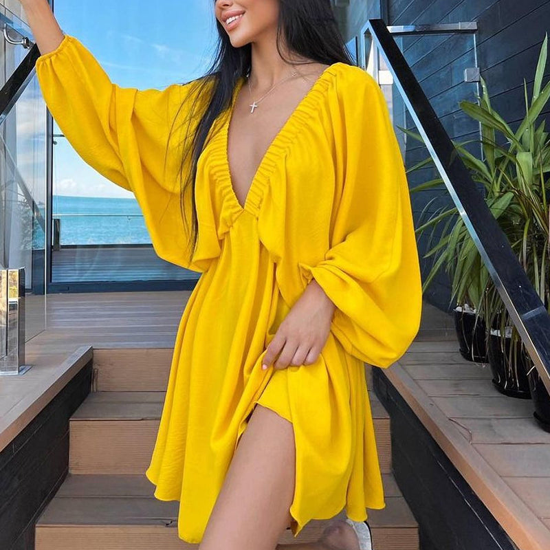 WW | Gerafftes Minikleid mit Schmetterlingsärmeln