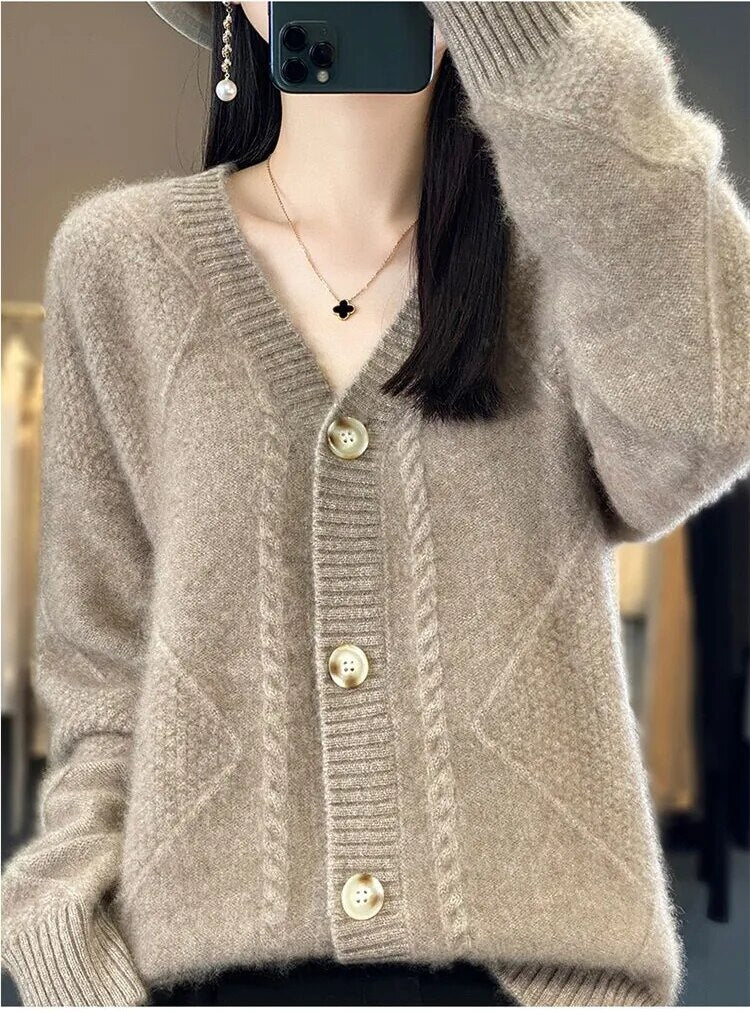 WW | V-Neck Winter Cardigan