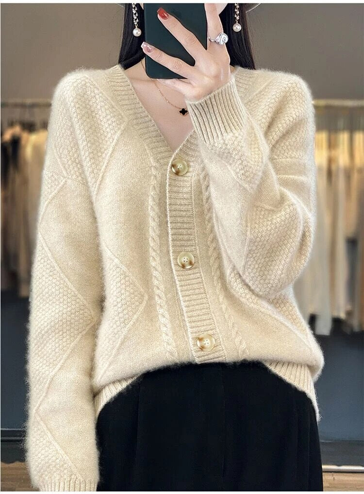WW | V-Neck Winter Cardigan