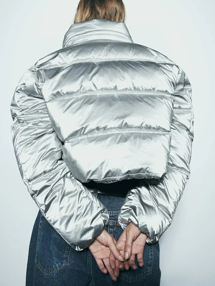 WW | Kurz geschnittene metallische gesteppte Winterjacke mit hohem Kragen