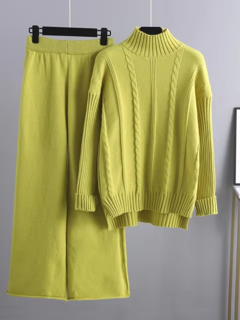 WW | Modern, Elegant Knitted Two-Piece Set