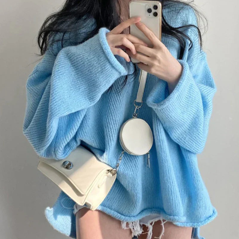 WW | Women's Knitted Jumper - Loose V-Neck Sweater in Casual Look