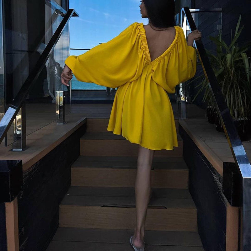 WW | Gerafftes Minikleid mit Schmetterlingsärmeln