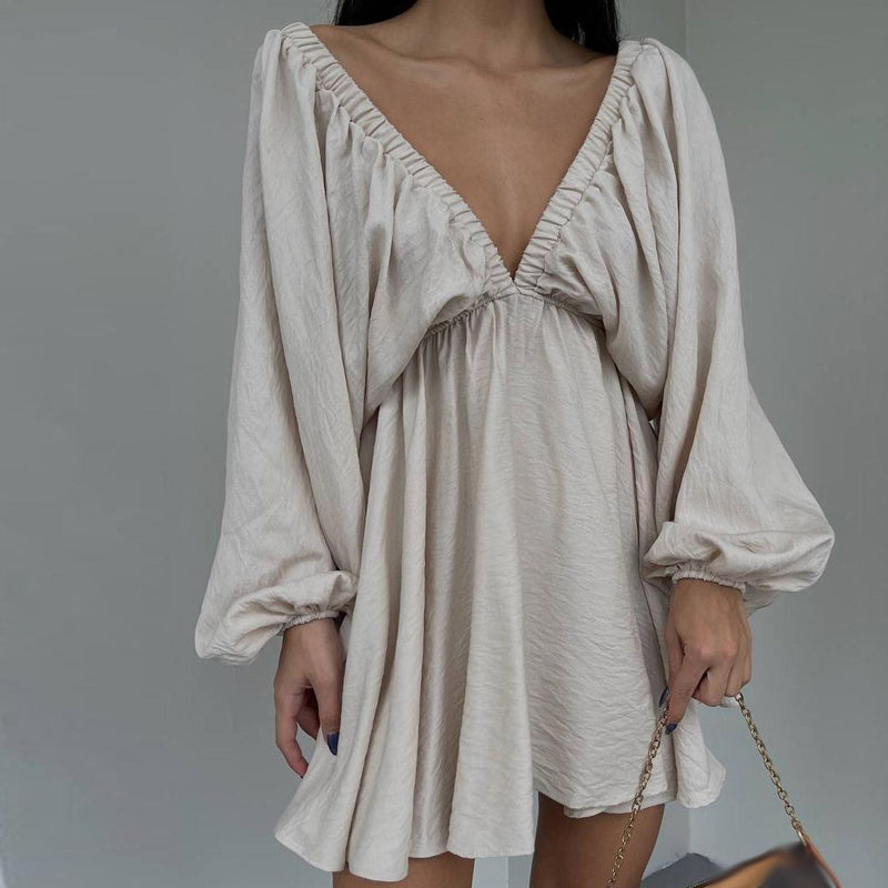 WW | Gerafftes Minikleid mit Schmetterlingsärmeln