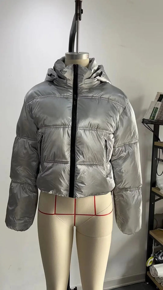 WW | Kurz geschnittene metallische gesteppte Winterjacke mit hohem Kragen