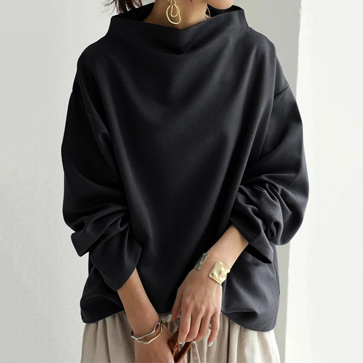 WW | Elegant Loose-Fit Turtleneck Blouse