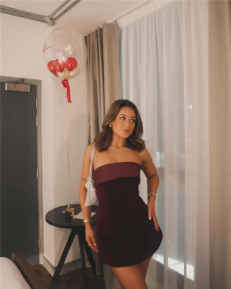 Feminova™ | Schulterfreies Minikleid