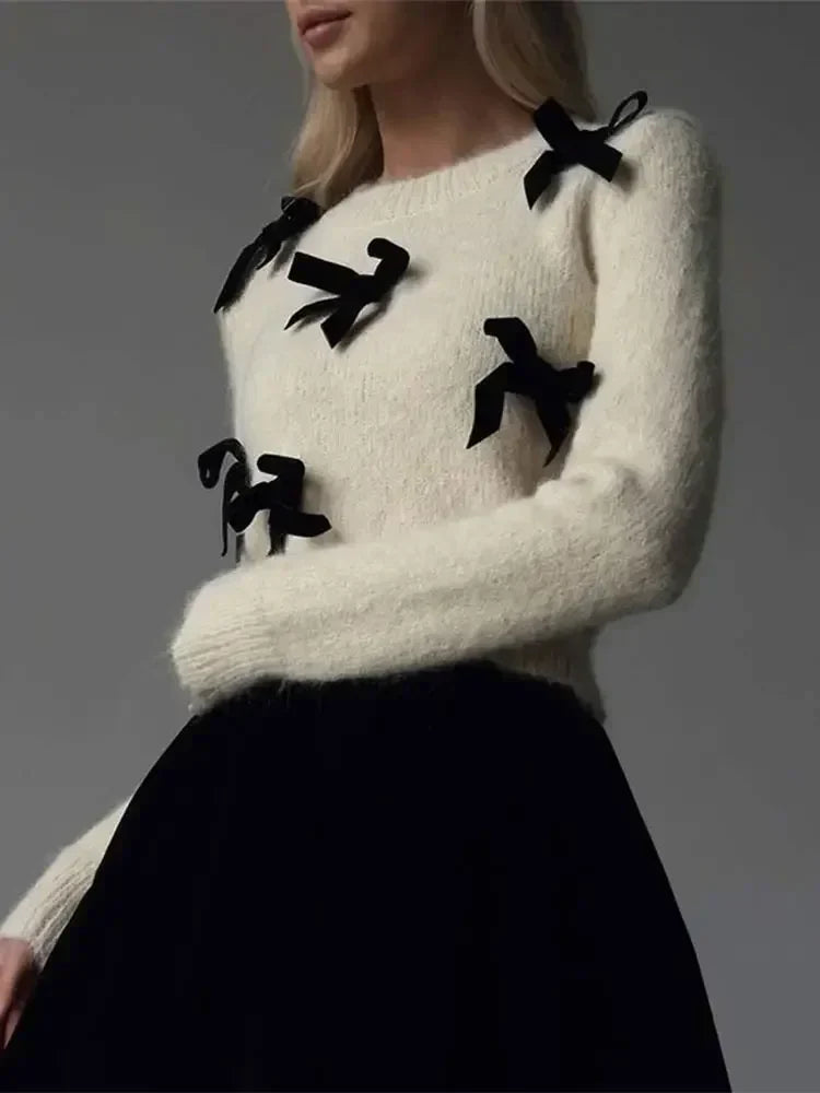 WW | Crewneck Pullover with Bow Knot