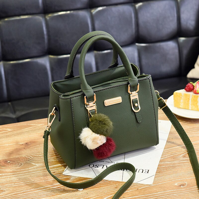 WW Damen-Tasche | Lederhandtasche mit 3 weichen Plüschbällen