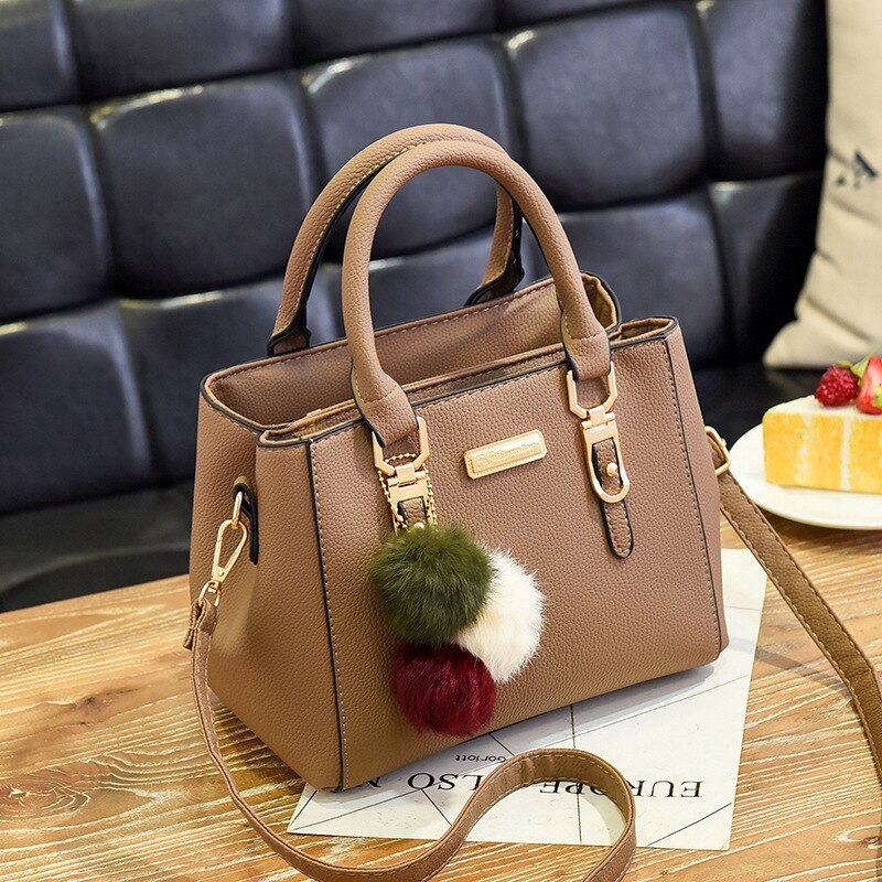 WW Damen-Tasche | Lederhandtasche mit 3 weichen Plüschbällen