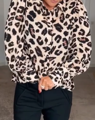 WW | Tiger print and V-neck