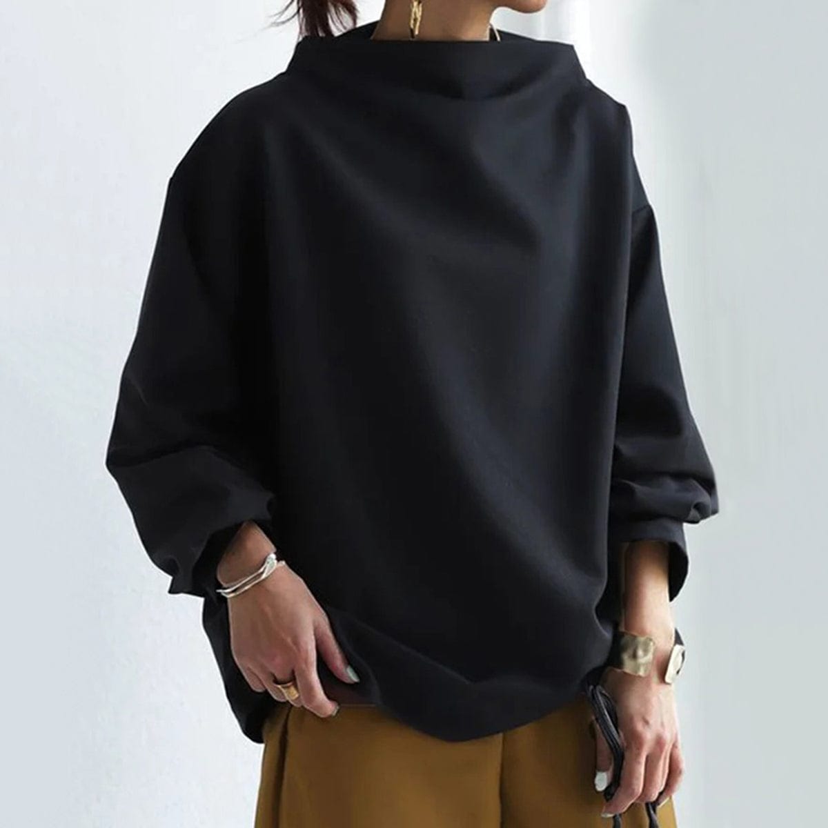 WW | Elegant Loose-Fit Turtleneck Blouse