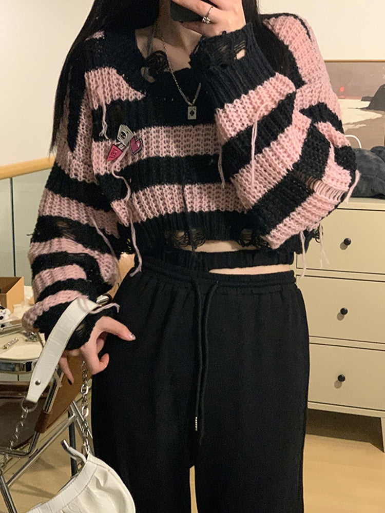 WW | She Lies Pullover