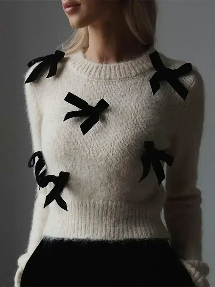 WW | Crewneck Pullover with Bow Knot