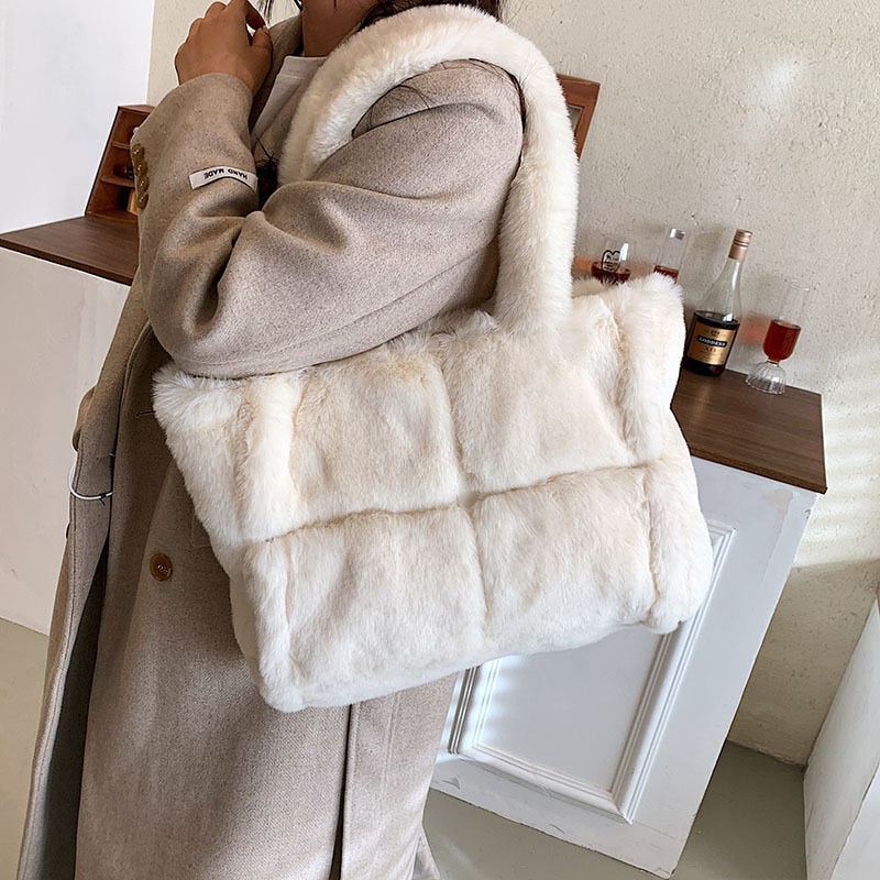 WW | Pipe Plush Handtasche - Eine bequeme und winterliche Damenhandtasche